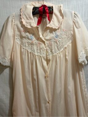 Barbizon night gown M